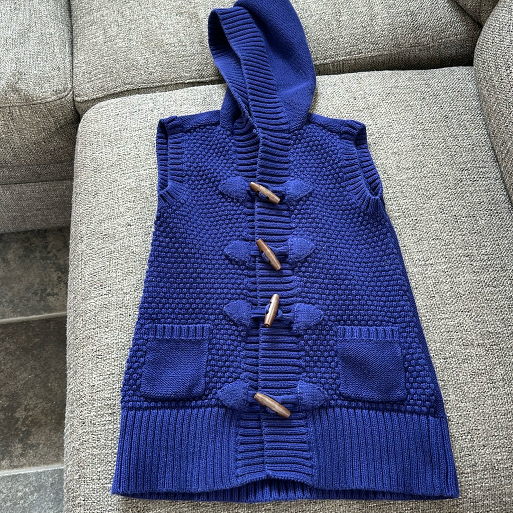 Old Navy Girl’s Blue Sleeveless Hooded Wooden Button Toggle Sweater Vest Medium